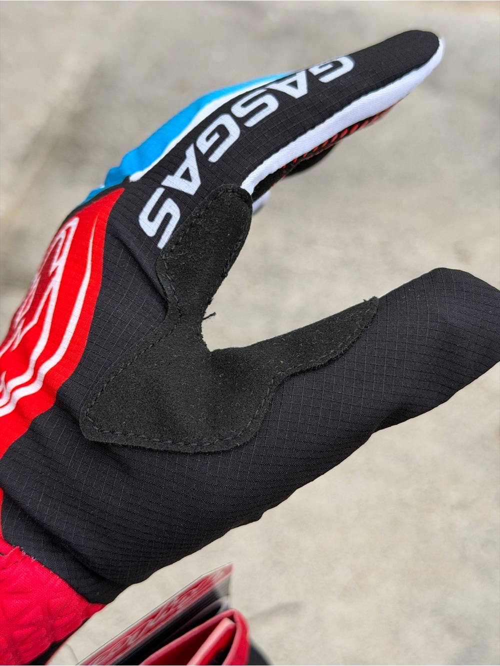 Gloves - Picture 7 of 11